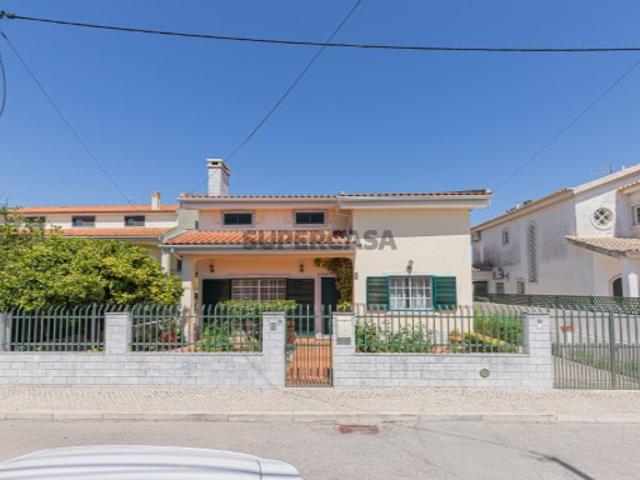 Moradia T4 em Charneca de Caparica e Sobreda