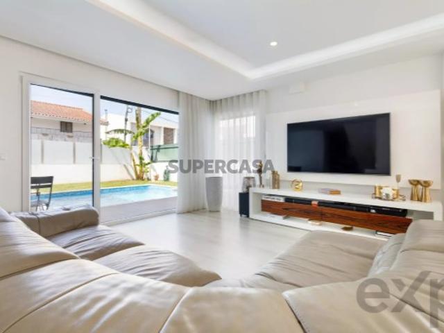 Moradia T4 em Charneca de Caparica e Sobreda