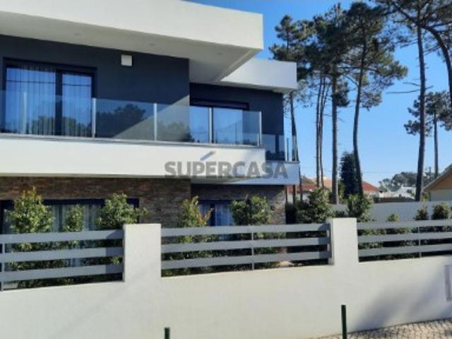 Moradia T4 em Charneca de Caparica e Sobreda