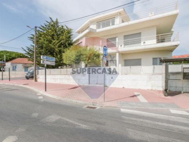 Moradia T4 em Charneca de Caparica e Sobreda