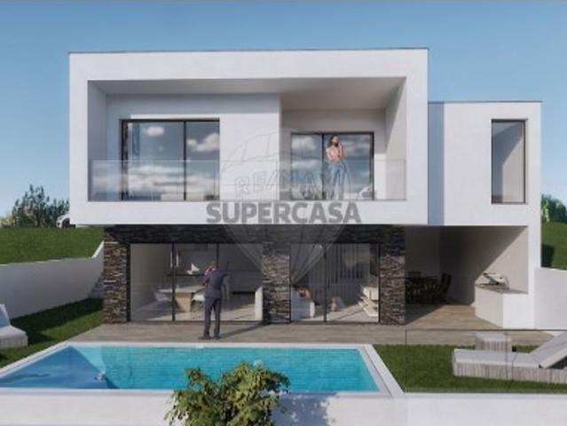 Moradia T4 em Charneca de Caparica e Sobreda
