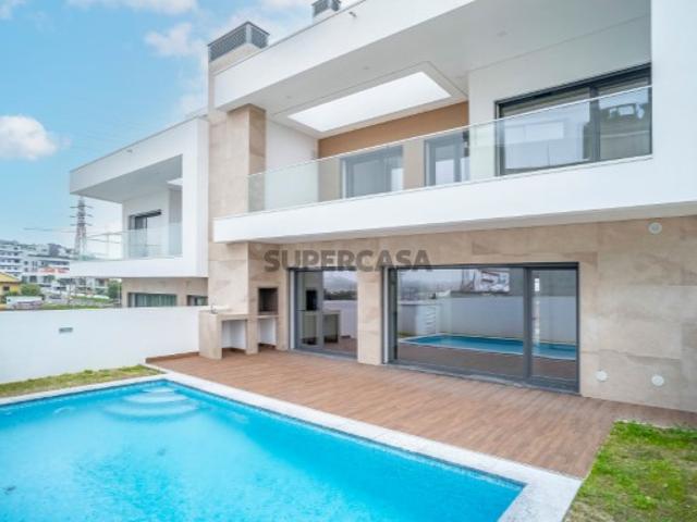 Moradia T4 em Charneca de Caparica e Sobreda