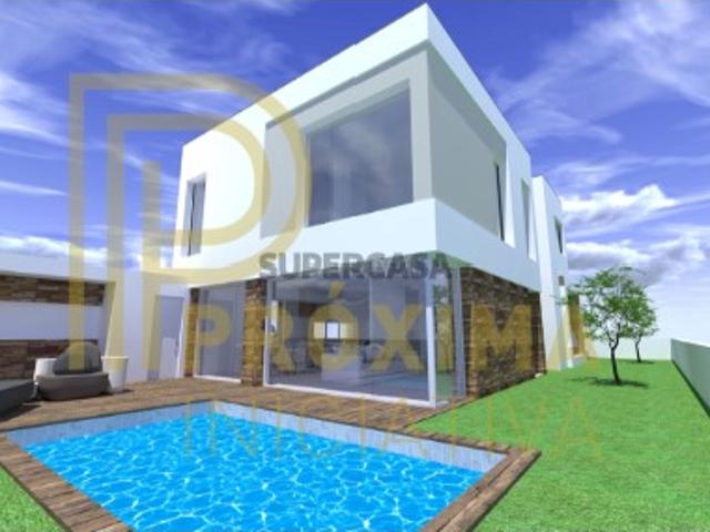 Moradia T4 em Charneca de Caparica e Sobreda