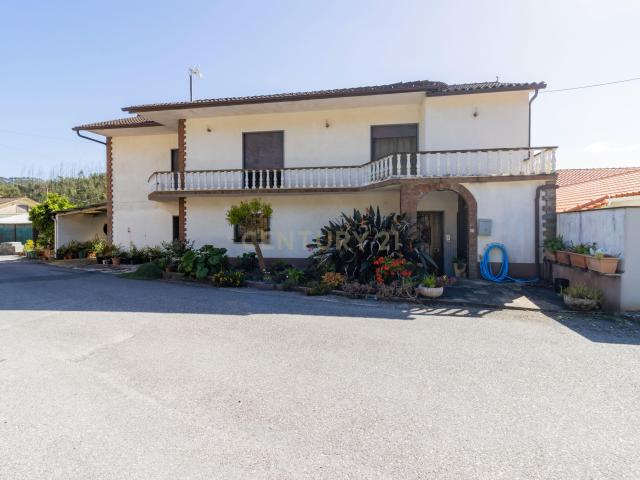 Moradia T4 em Colmeias com Garagem e Terreno – Excelente Oportunidade | Leiria