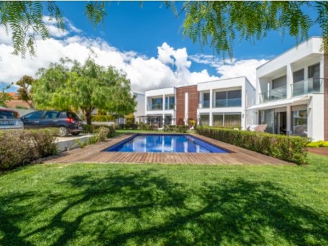 Moradia T4 em condomínio com piscina e jardim na Parede, Cascais