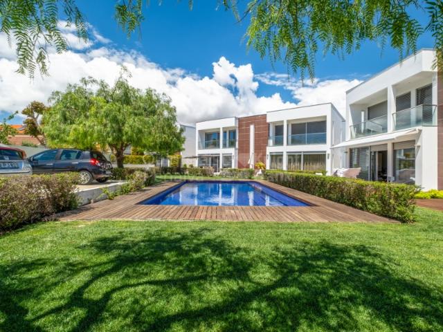 Moradia T4 em condomínio com piscina e jardim na Parede, Cascais