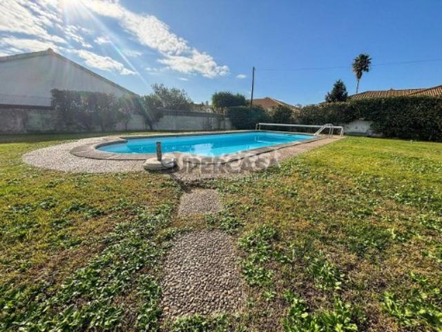 Moradia T4 em condomínio com piscina em Brejos do Assa