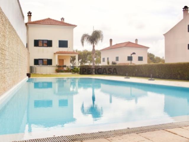 Moradia T4 em condomínio com piscina,Quinta da Beloura