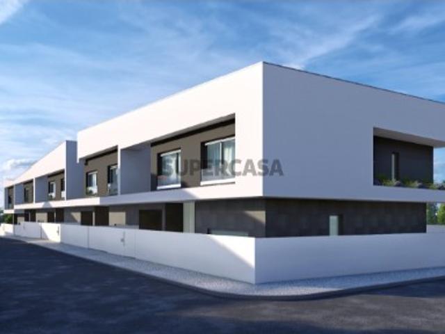 Moradia T4 em Condomínio Exclusivo em Loures