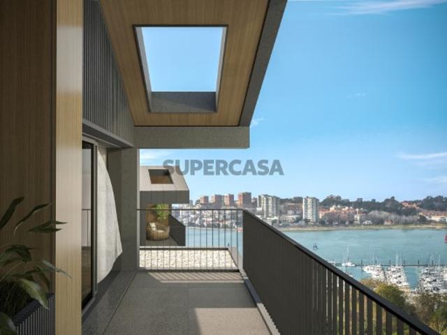 Moradia T4 em condomínio junto à Marina da Afurada Porto