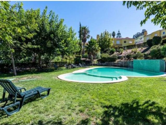 Moradia T4 em Condomínio privado com piscina, perto do Colégio St.Peter’s