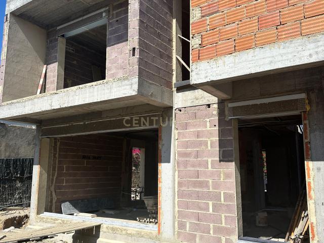 Moradia T4 em Construção com Piscina e Jardim – Charneca da Caparica