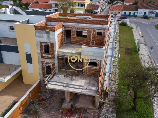 Moradia T4 em Construção com Terraço