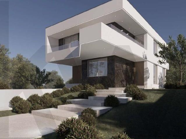 Moradia T4, em construção, com vista deslumbrante para a Serra de Sintra e Palácio da Pena