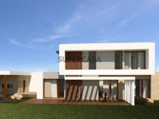 Moradia T4 em Construção em Santa Joana