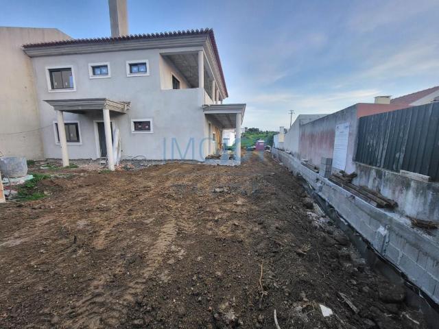 Moradia T4+1 em Fase de Final de Construção na Abrunheira 0m² Sintra santa maria e são miguel