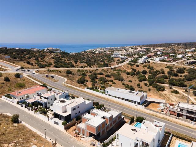 Moradia T4 em construção perto da Praia de Porto de Mós pe. 288m² Lagos São Sebastião e Santa Maria