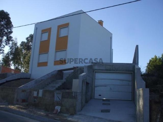 Moradia T4 em Cova de Ouro