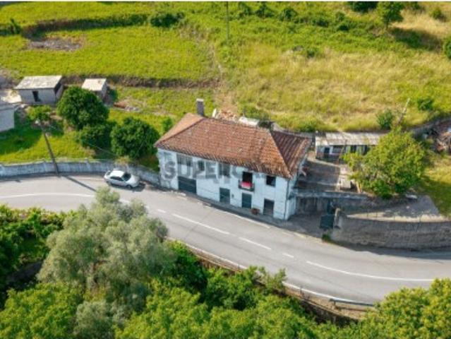 Moradia T4 em Crasto, Ruivos e Grovelas