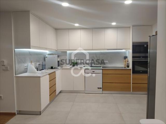 Moradia T4 em Ermesinde com Garagem, Sótão, Terraço e Excelente Localização