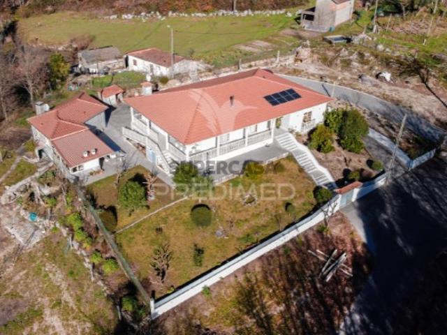 Moradia T4 em Estorãos