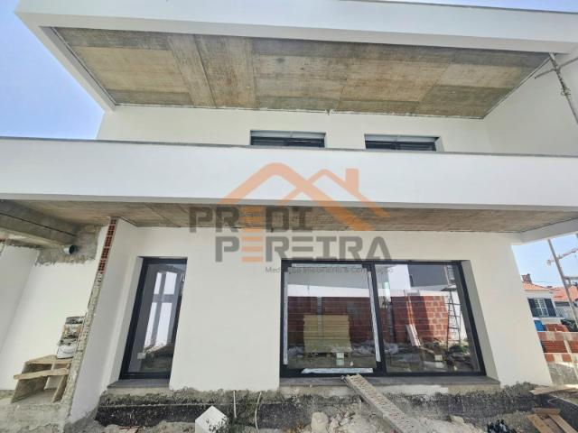 Moradia T4 em fase de construção, situada no Bairro Casal São Sebastião, em Famões