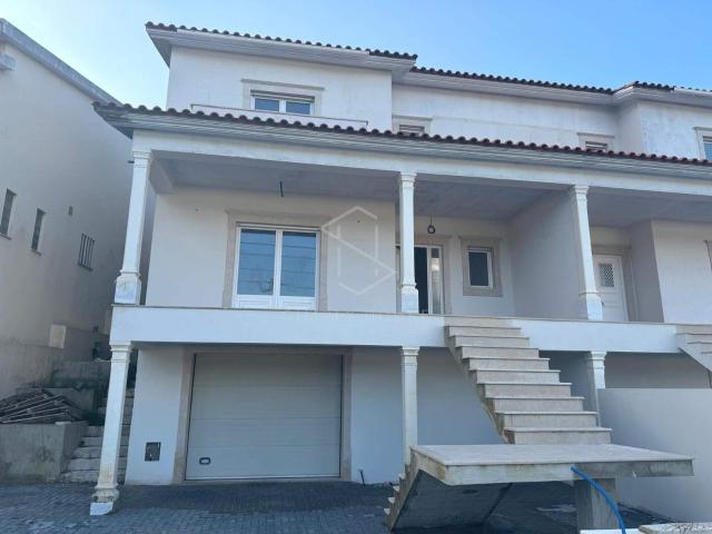 Moradia T4 em fase final de acabamentos Porto de Mós 273m² Porto De Mós São João Baptista