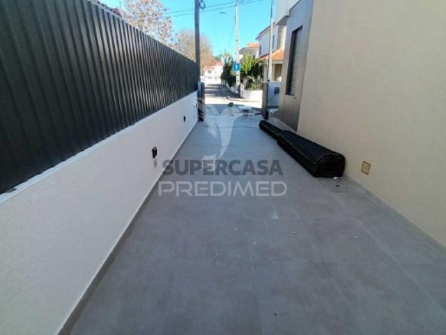 Moradia T4 em Fernão Ferro