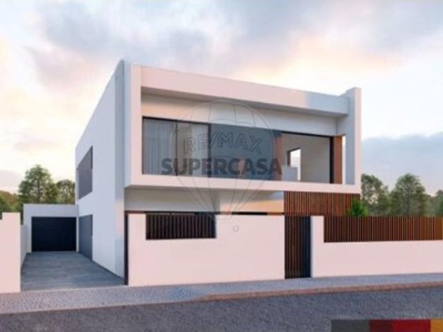 Moradia T4 em Fernão Ferro