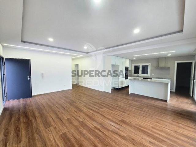 Moradia T4 em Fernão Ferro