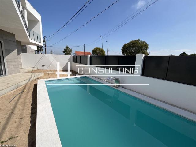 Moradia T4 Em Fernão Ferro, Seixal, Setúbal, Seixal