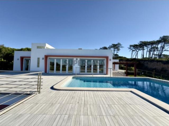 Moradia T4 em Foz do Arelho com jardim e piscina