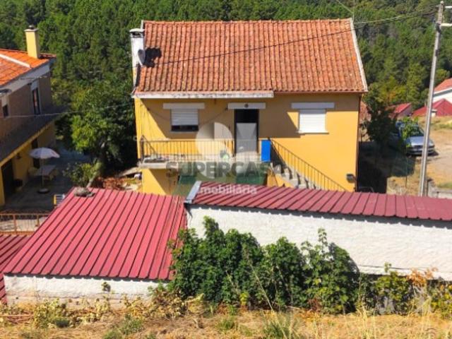 Moradia T4 em Parada de Cunhos