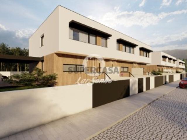 Moradia T4 em Parada de Gatim