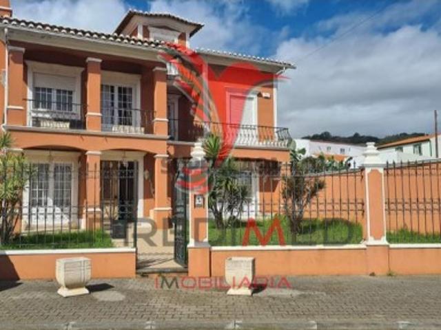 Moradia T4 em Porto Judeu