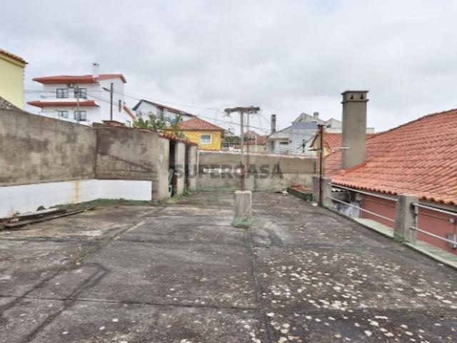 Moradia T4 em Porto Salvo
