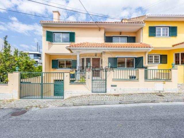 Moradia T4 em Porto Salvo