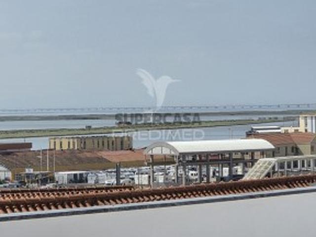 Moradia T4 em Póvoa de Santa Iria e Forte da Casa