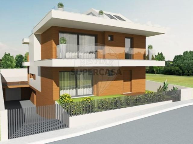 Moradia T4 em Póvoa de Santa Iria e Forte da Casa
