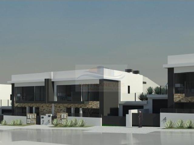 Moradia T4 em projeto com piscina na Sobreda Lt3