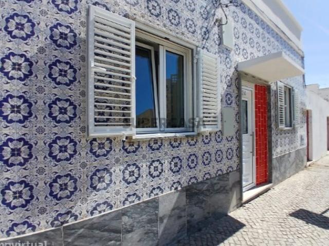 Moradia T4 em Quelfes
