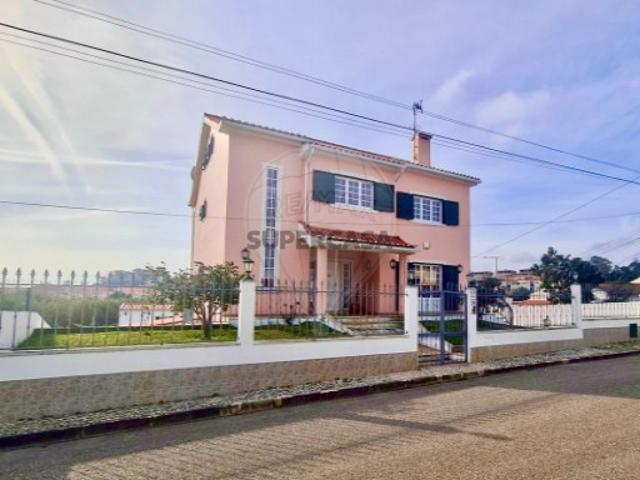 Moradia T4 em Rio de Mouro