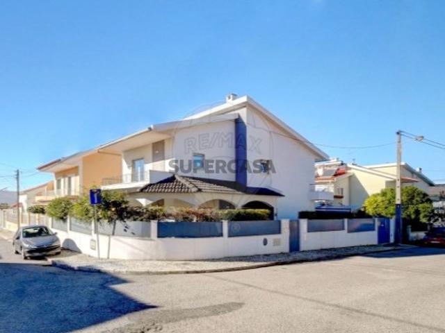 Moradia T4 em São Domingos de Rana