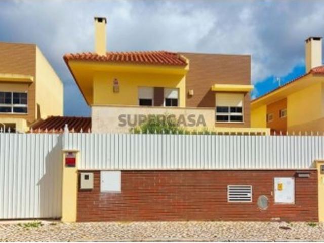 Moradia T4 em São Domingos de Rana