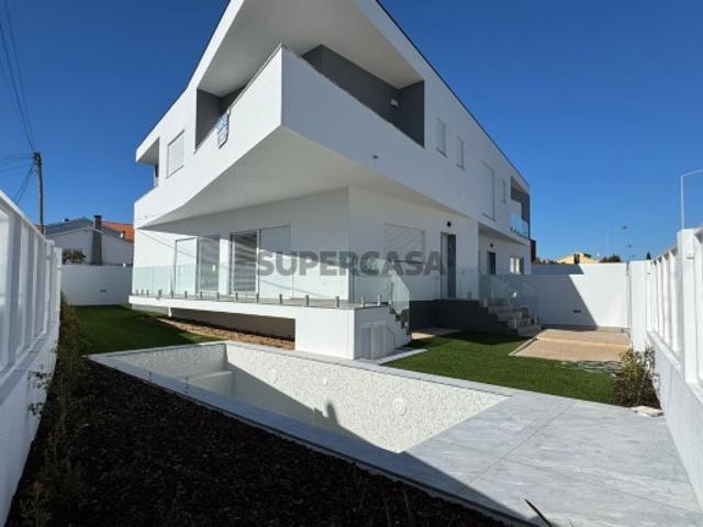 Moradia T4 em São Domingos de Rana