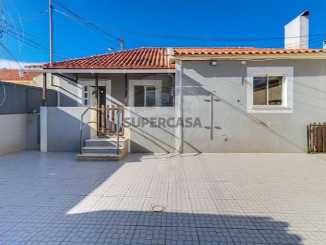 Moradia T4 em São Domingos de Rana