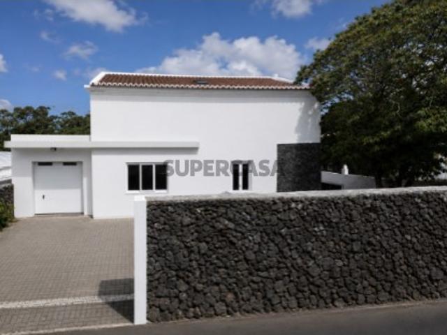 Moradia T4 em São Mateus da Calheta