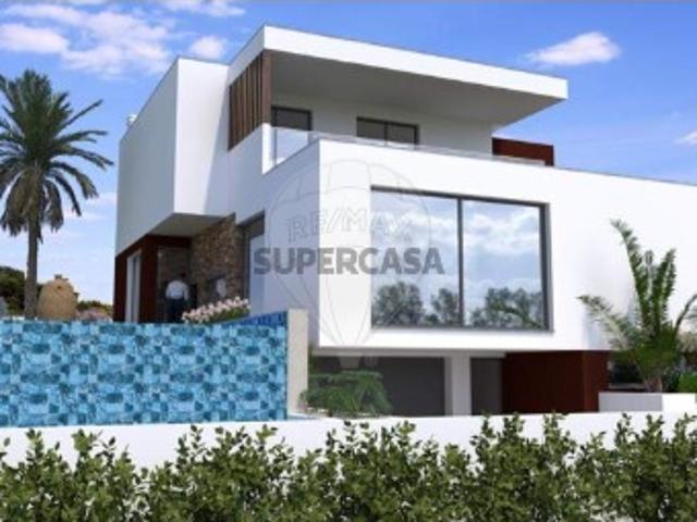Moradia T4 em São Pedro da Cadeira