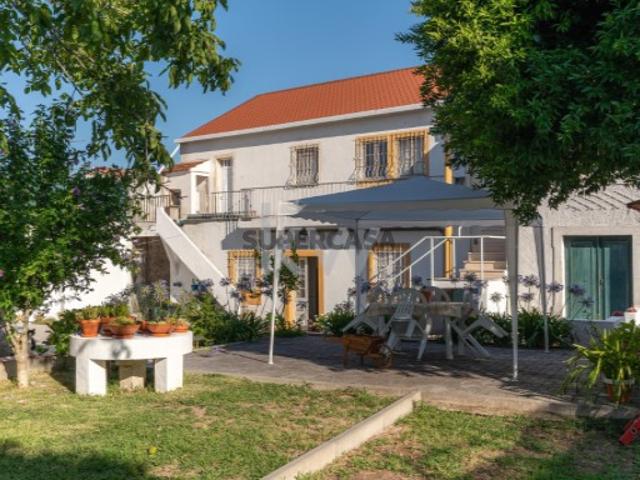 Moradia de 2 pisos, com jardim e Garagem em S. Martinho do Bispo, Coimbra, Habitação ou Investimento