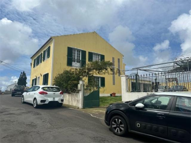 Moradia T4 em Salvaterra, Vila do Porto